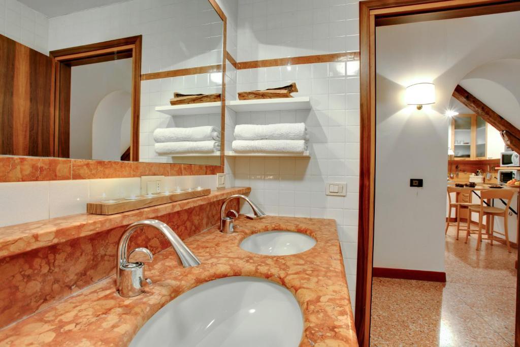 Ca' Cortigiane Suite Venedig Rum bild